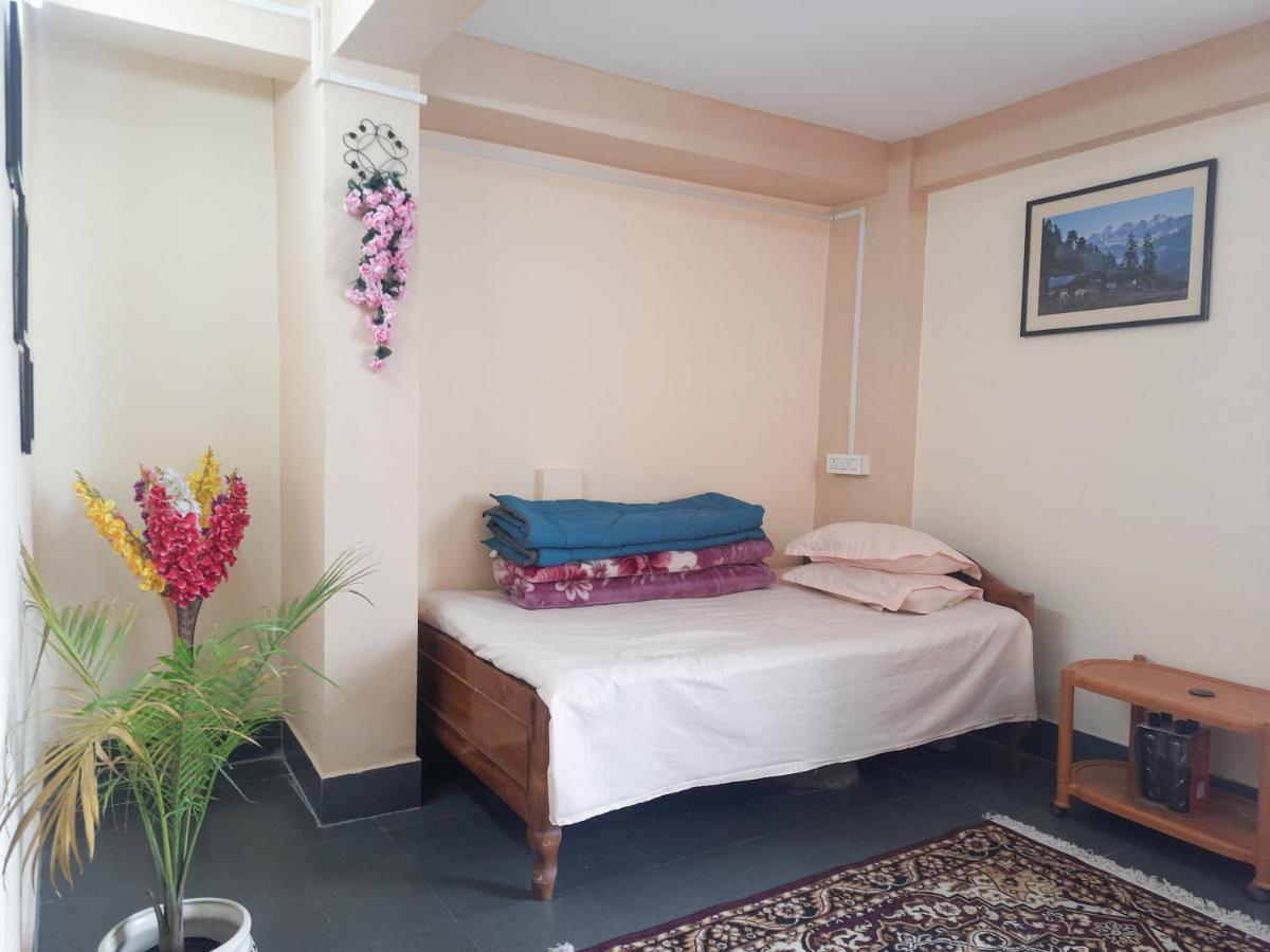 Neora Backpackers Hostel Дарджилинг Экстерьер фото